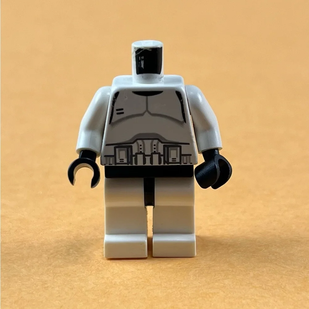 LEGO Star Wars Clone Trooper Missing Head and Helmet 2